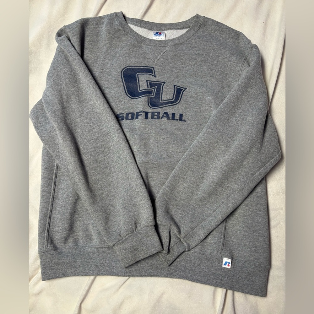 grey crewneck
